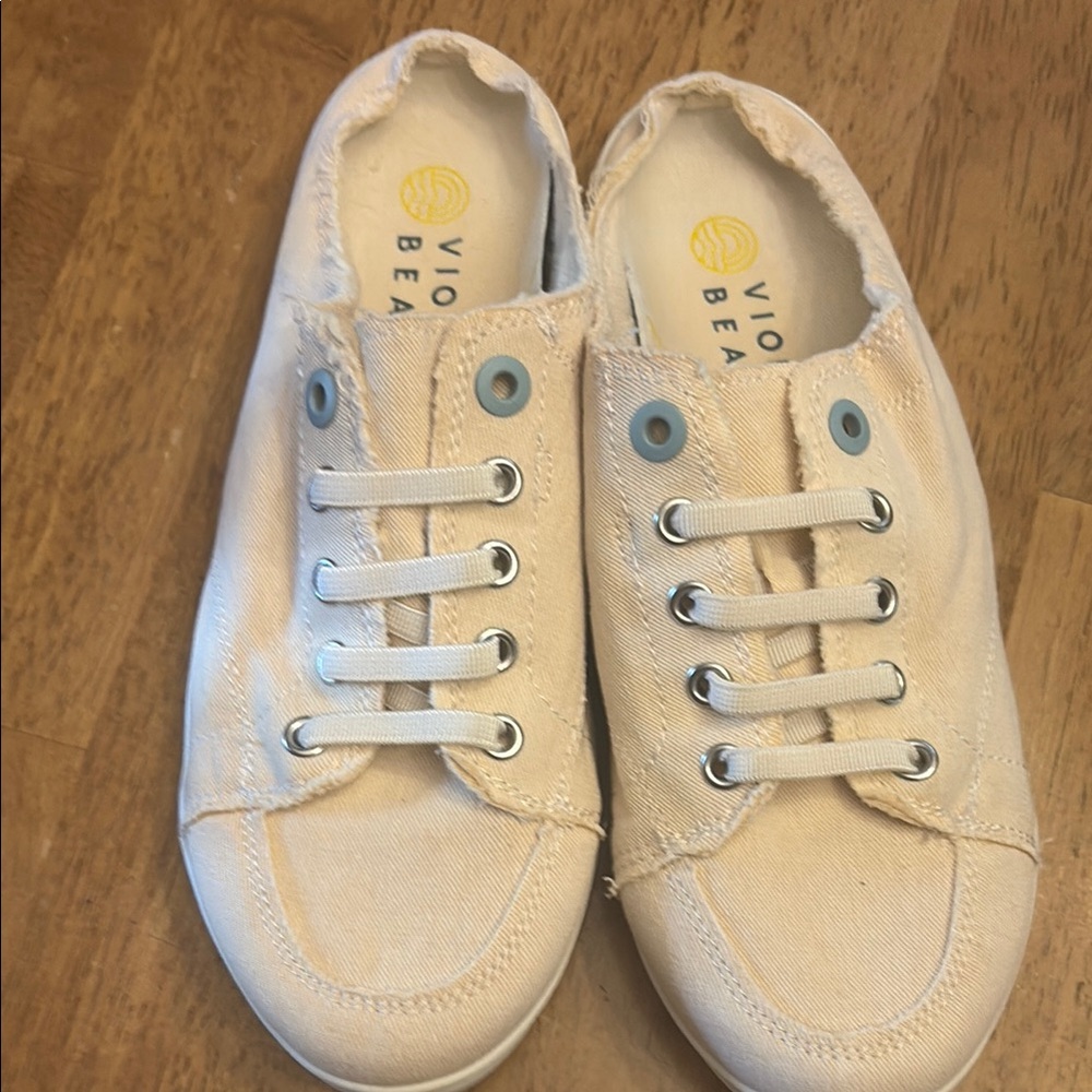 Like new Vionic Beach no lace mules 7.5
